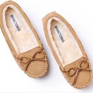 Like New! Minnetonka Cally Leather slipper moccasins